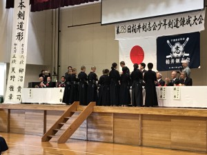 H30 柏井（高学年表彰　壇上）